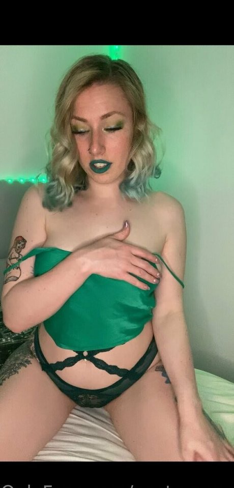 Pastrypeach adult model picture