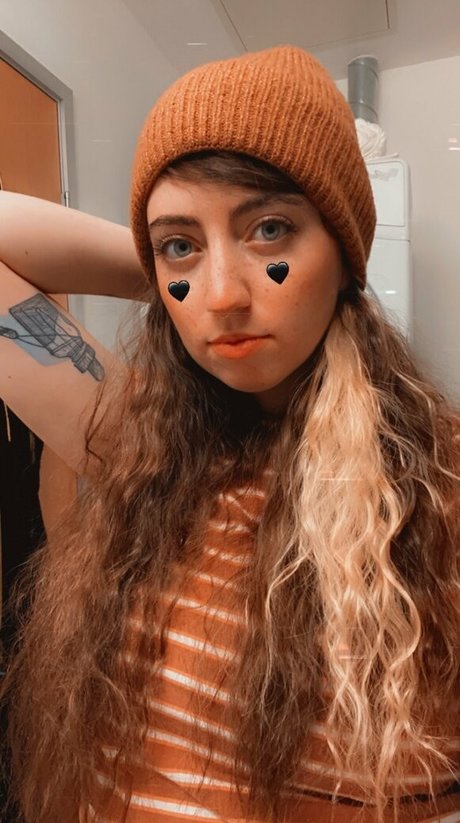 caroliiiiine exclusive pornstar picture