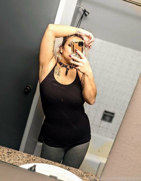 valkyrieskiss model hot pic