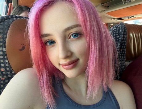 katybaity naked actress photo