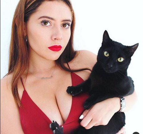 Vivi Alto sexy model photos