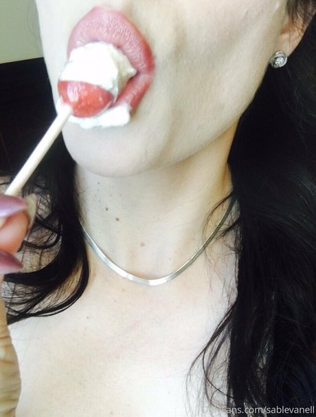 sablevanell naked model images