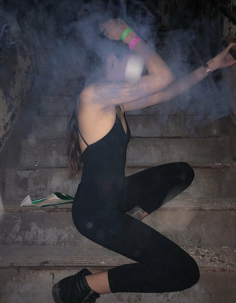 rainin falls hd model photo