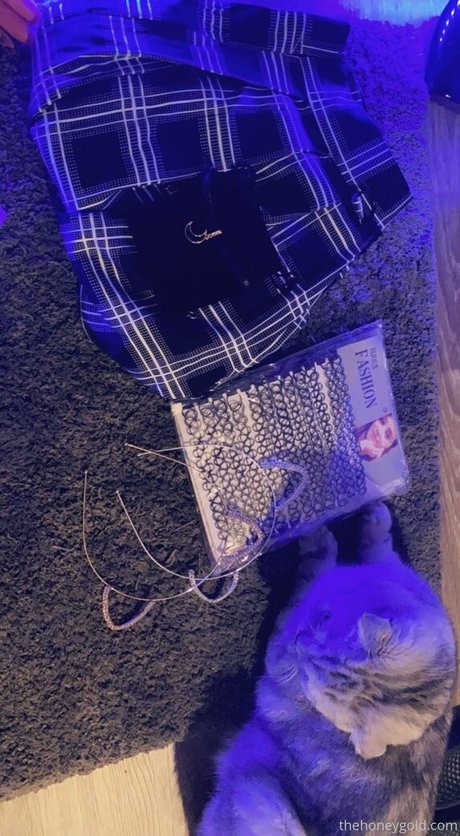 honeygold model porn pictures