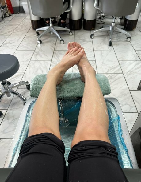 lehlani model high quality img