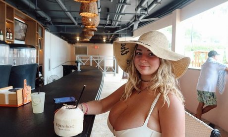 Jolieboero beautiful pornstar pic