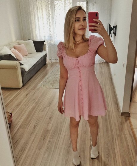 Alissa Strekozova pornstar pictures