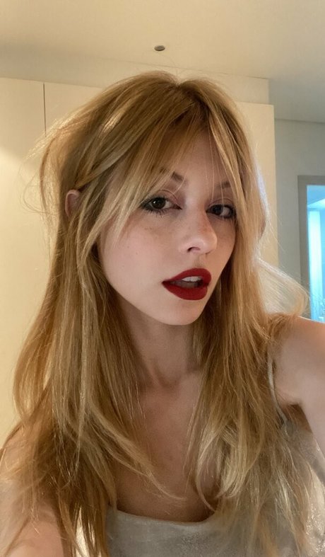 gbrllareis pornstar naked pic