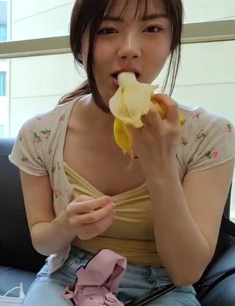 Bubbly live sexy model image