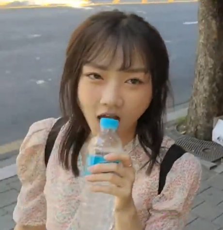 Bubbly live model art archive