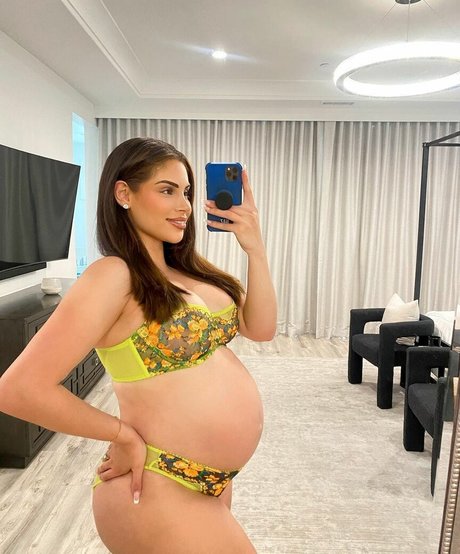 Nazanin Kavari perfect actress galleries