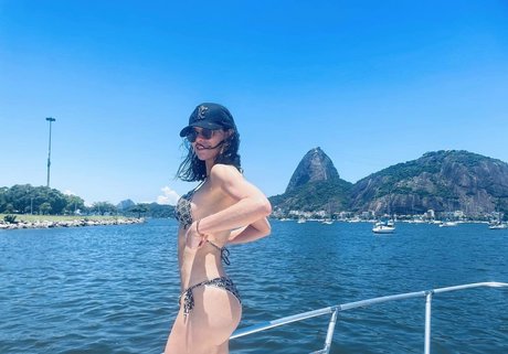 Alinne Moraes xxx model images