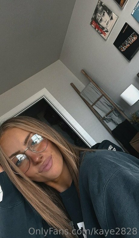 kaye2828 star erotic photo