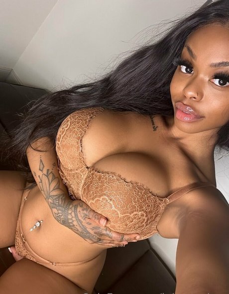 juiccygalore erotic pornstar pics