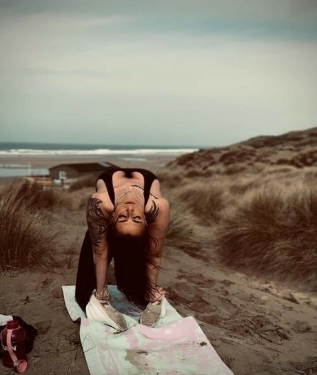 Siobhan Ward porn actress img