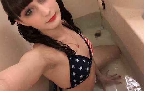 Schyler Reighn naked model image