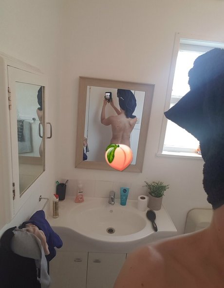 mysteriouskiwigirl naked pornstar image