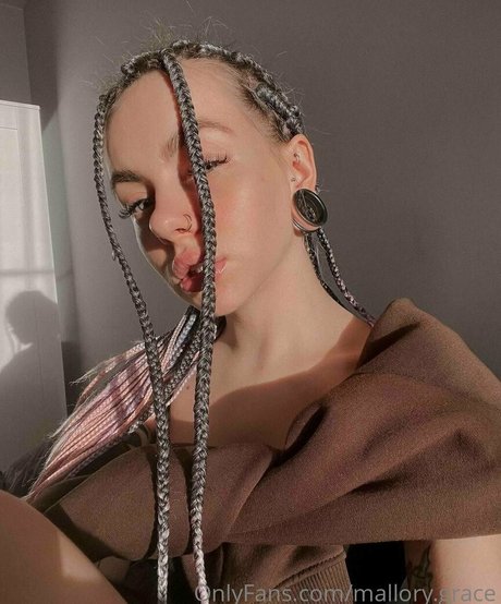 mallory grace star high quality img