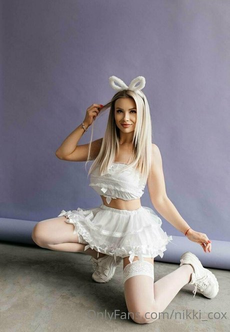 Nikki Cox star sex image