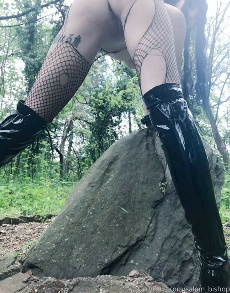 Bunnbutts top model image