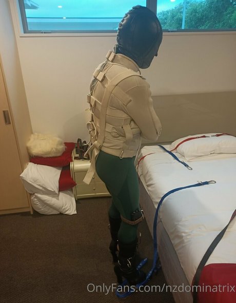 nzdominatrix nude pornstar image