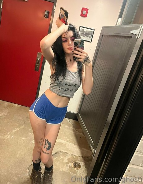 ghosti pretty model img