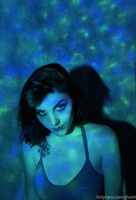 ghosti naked actress img