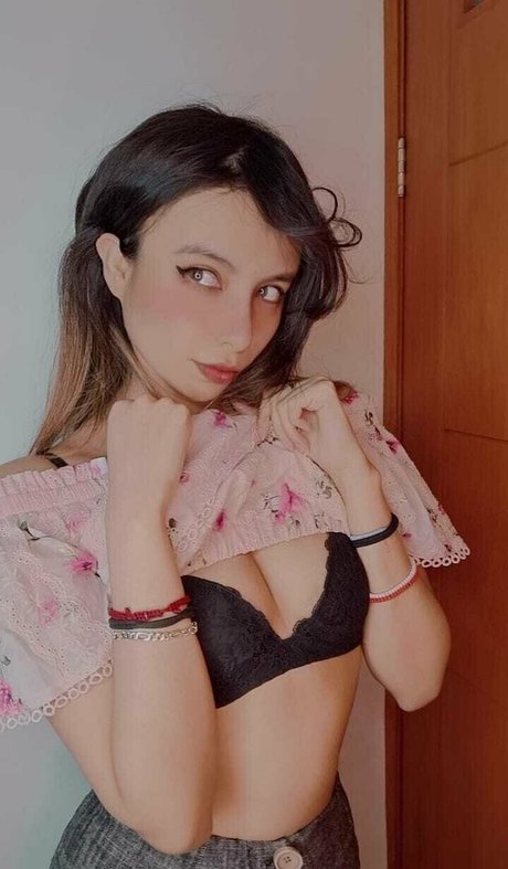 Ary Vilchis model top picture