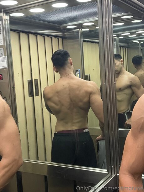 Ezemonroe star hot picture