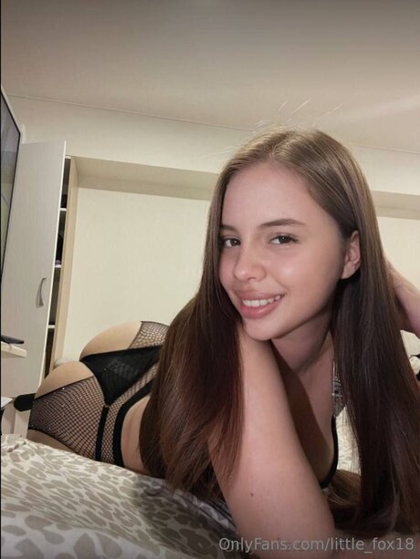 Little Fox18 nude star picture