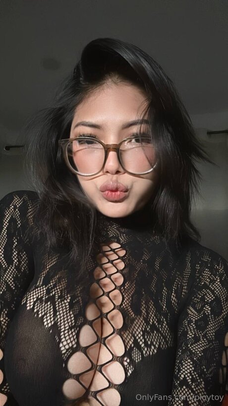 Ploytoy hot actress picture