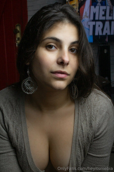 Heyitsmebia model nude pictures