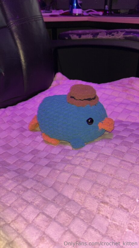 Crochet Kitten model adult picture