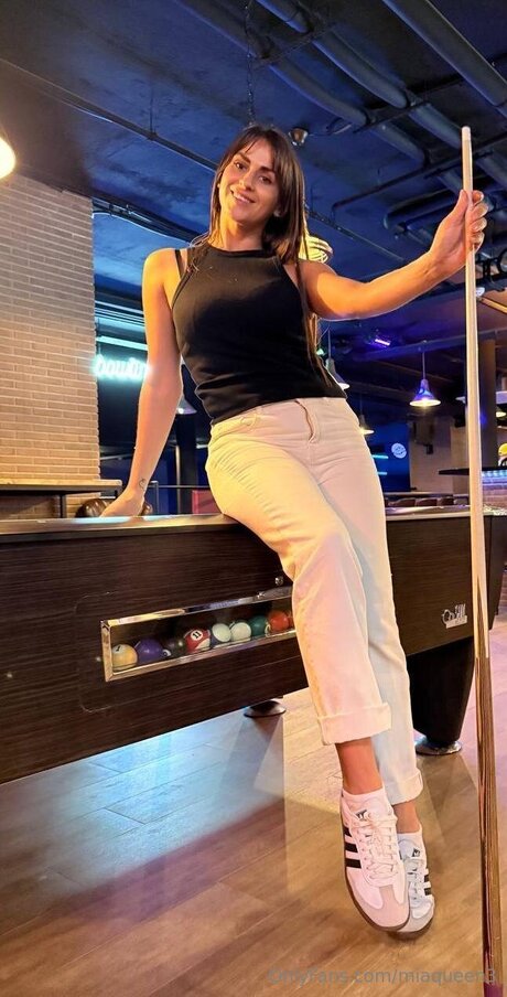 Miaqueen3 pornstar perfect pic