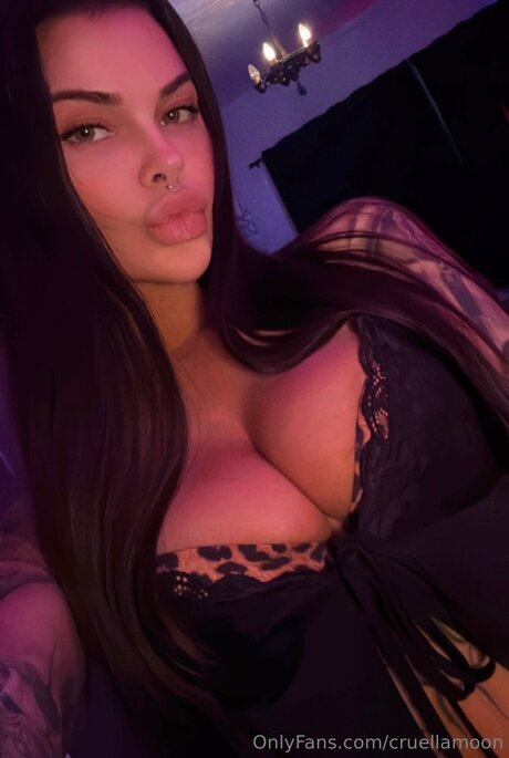 Cruellamoon exclusive model image