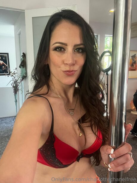 Charlottechanelfree beautiful star image