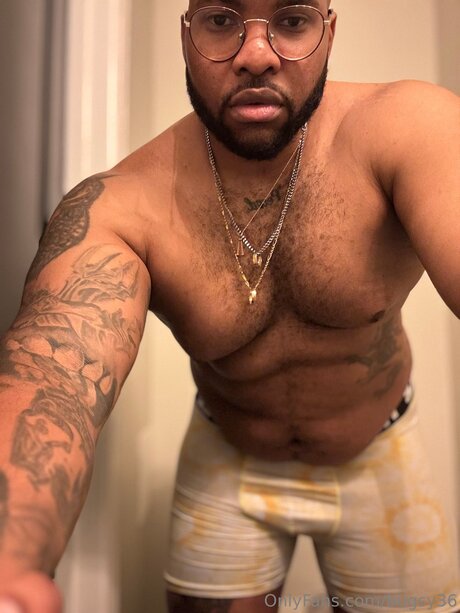 Bugsy36 star nude photo