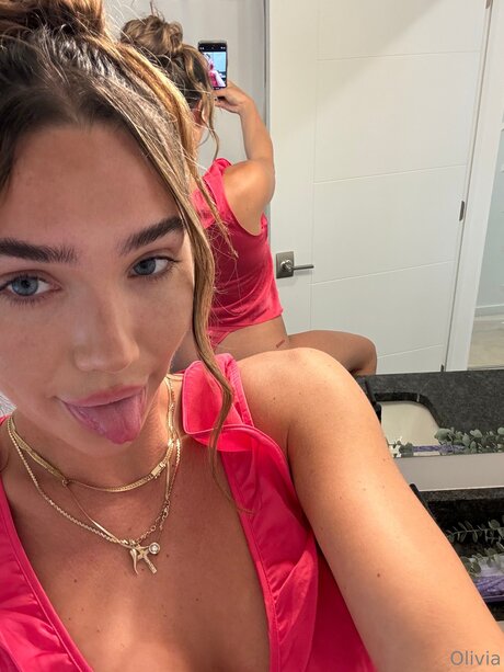 Oliviaj4 pornographic actress photo