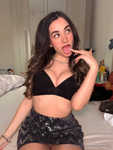 Noemijix top star pic