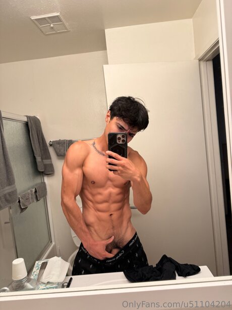 U51104204 erotic star pic