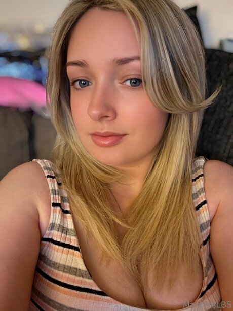 Pregnantleanna model porn pics