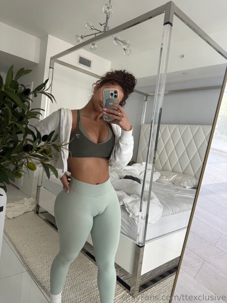 Ttexclusive nude model picture