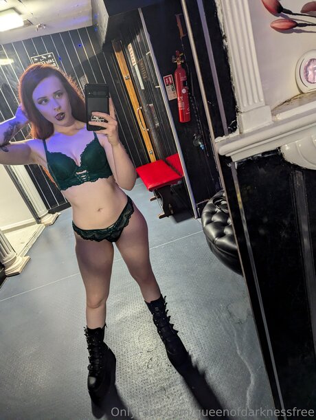 Queenofdarknessfree naked star archive