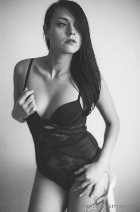 Roxyfitn model erotic archive