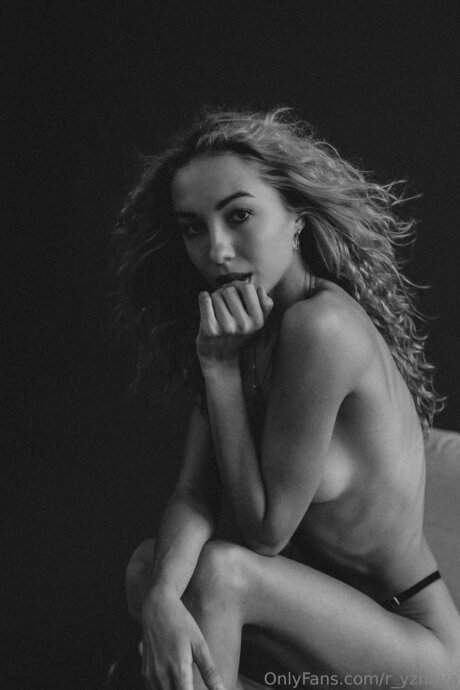 R Yzhaya pretty actress pic