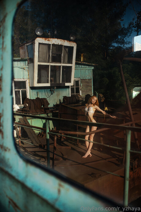 R Yzhaya sexy pornstar pics