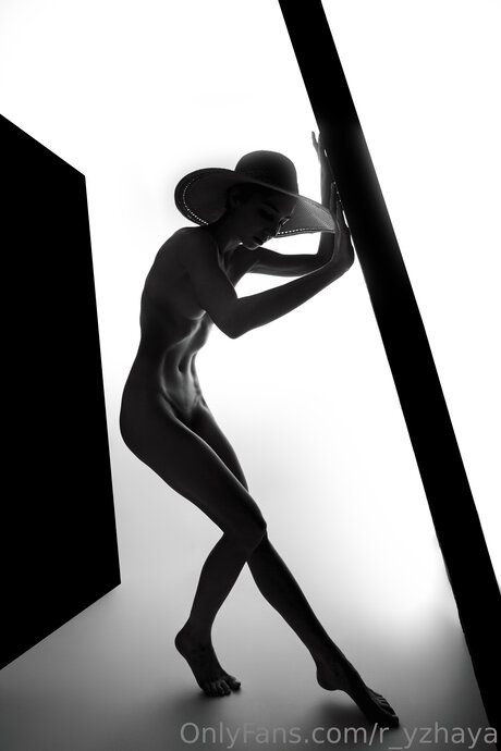 R Yzhaya pretty star photos