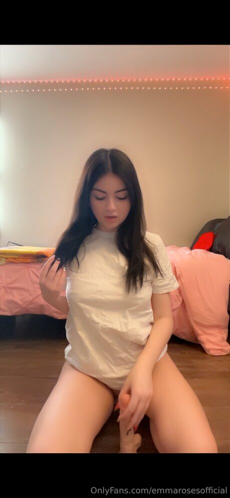 Emmarosesofficial high quality star pic