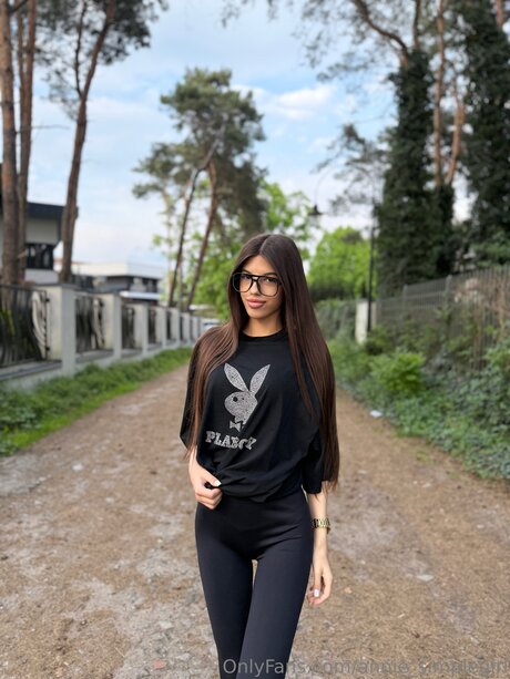 Annie Simplegirl star hd photos