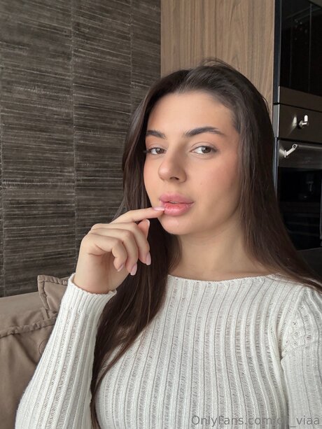 Oli Viaa hot model gallery